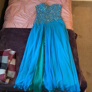 Size 11/12 blue and green with cute gemstones on top part of the dress.